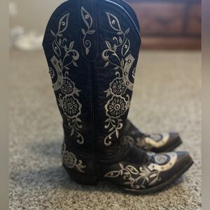 Old gringo lucky boots. Worn maybe 3-4 times.